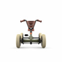 Kart de pedales infantil BERG Buzzy Retro 2 en 1 verde con asiento ajustable y cuatro ruedas estables.