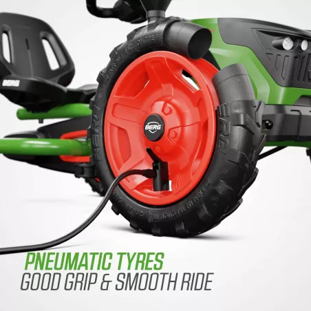Kart de pedales BERG Buddy Fendt infantil con diseño de tractor verde y ruedas de tacos