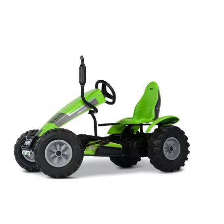 Kart de pedales Berg XL Deutz-Fahr BFR con diseño de tractor agrícola para niños.