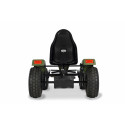 Kart de pedales todoterreno Jeep Revolution XL BFR con neumáticos robustos para aventuras al aire libre.