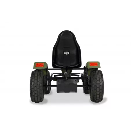 Kart de pedales todoterreno Jeep Revolution XL BFR con neumáticos robustos para aventuras al aire libre.