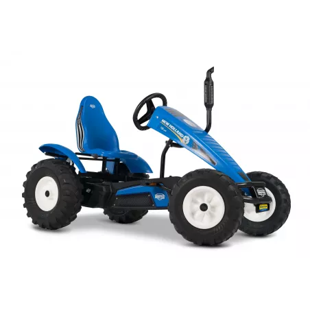 Kart de pedales BERG XXL New Holland BFR con diseño de tractor y chasis ajustable.