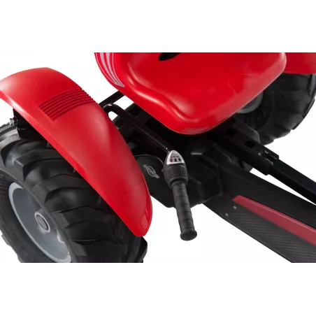 Kart de pedales BERG XL Case IH BFR-3 con diseño de tractor y sistema de tres marchas.