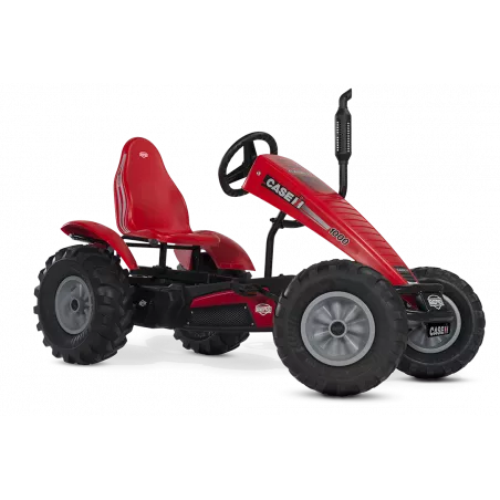 Kart de pedales BERG XL Case IH BFR-3 con diseño de tractor y sistema de tres marchas.
