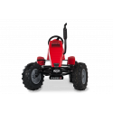Kart de pedales BERG XL Case IH BFR-3 con diseño de tractor y sistema de tres marchas.