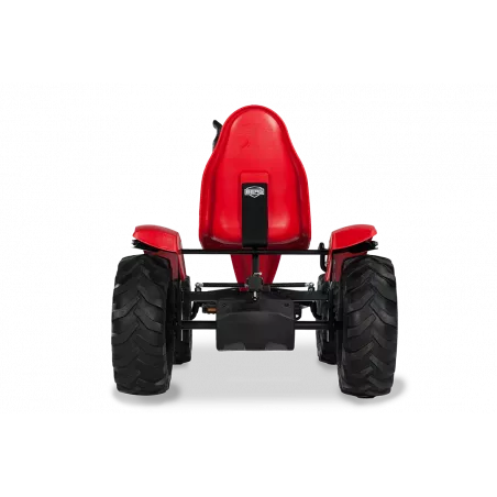 Kart de pedales BERG XL Case IH BFR-3 con diseño de tractor y sistema de tres marchas.