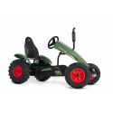 Kart de pedales BERG XL Fendt BFR-3 con diseño de tractor, tres marchas y neumáticos todoterreno.