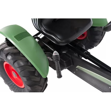 Kart de pedales BERG XL Fendt BFR-3 con diseño de tractor, tres marchas y neumáticos todoterreno.
