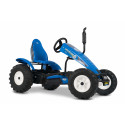 Kart de pedales eléctrico BERG XXL New Holland E-BFR con motor de asistencia de 250W y diseño de tractor.
