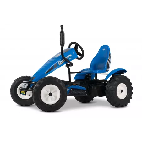 Kart de pedales eléctrico BERG XXL New Holland E-BFR con motor de asistencia de 250W y diseño de tractor.