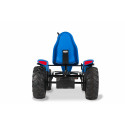 Kart de pedales eléctrico BERG XXL New Holland E-BFR con motor de asistencia de 250W y diseño de tractor.