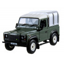 Miniatura a escala 1:32 del Land Rover Defender 90 verde de Britains, todoterreno clásico para coleccionistas.