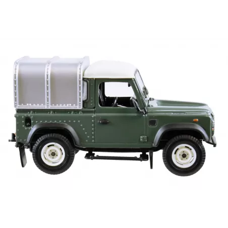 Miniatura a escala 1:32 del Land Rover Defender 90 verde de Britains, todoterreno clásico para coleccionistas.