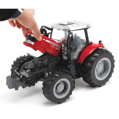 Réplica a escala 1:16 del tractor Massey Ferguson 6613 de Britains, modelo de colección y juguete.