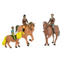 Set de figuras de caballos y jinetes de Britains a escala 1:32 para maquetas y dioramas de granja.