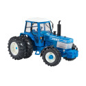 Réplica a escala 1:32 del tractor clásico Ford TW35 de la marca Britains para coleccionistas agrícolas.