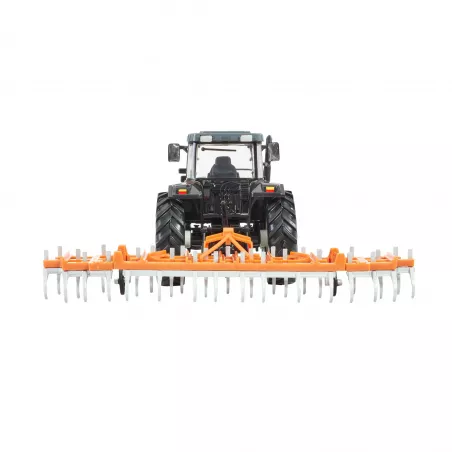 Tractor Massey Ferguson a escala 1:32 con cultivador de juguete Britains.