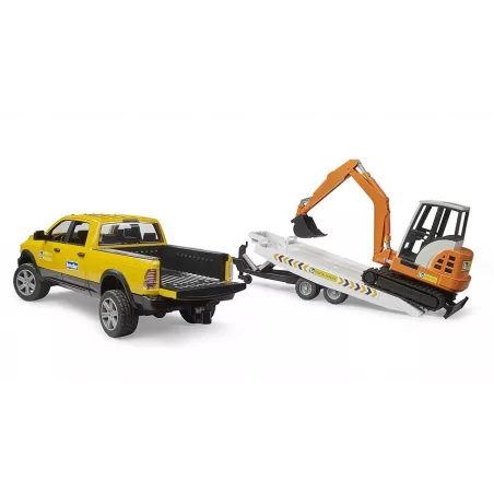 Camioneta de juguete RAM Powerwagon con remolque y miniexcavadora Bruder a escala 1:16