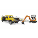 Camioneta de juguete RAM Powerwagon con remolque y miniexcavadora Bruder a escala 1:16