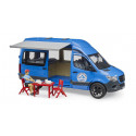 Furgoneta camper de juguete Mercedes-Benz Sprinter de Bruder a escala 1:16 con figura de conductor