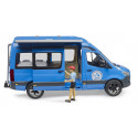 Furgoneta camper de juguete Mercedes-Benz Sprinter de Bruder a escala 1:16 con figura de conductor