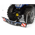 Contrapeso de parachoques New Holland de 800 kg a escala 1:32 de Universal Hobbies para maquetas de tractores.