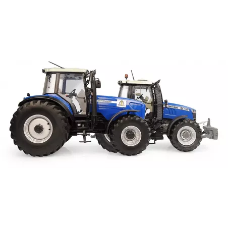Maqueta a escala 1:32 de tractores Plogmaker MF 7726S y MF 8260 de Universal Hobbies para coleccionistas.