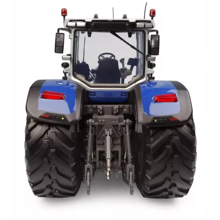 Réplica a escala 1:32 del tractor agrícola Iseki BIG T 8S 305 de Universal Hobbies para coleccionistas.