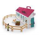 Establo abierto portátil de juguete Schleich con figuras de yegua y potro Haflinger.