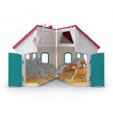Establo abierto portátil de juguete Schleich con figuras de yegua y potro Haflinger.
