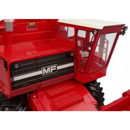 Miniatura a escala 1:32 de la cosechadora clásica Massey Ferguson 760 de Universal Hobbies para coleccionistas.