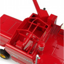 Miniatura a escala 1:32 de la cosechadora clásica Massey Ferguson 760 de Universal Hobbies para coleccionistas.