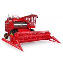 Miniatura a escala 1:32 de la cosechadora clásica Massey Ferguson 760 de Universal Hobbies para coleccionistas.