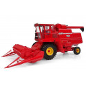 Miniatura a escala 1:32 de la cosechadora clásica Massey Ferguson 760 de Universal Hobbies para coleccionistas.