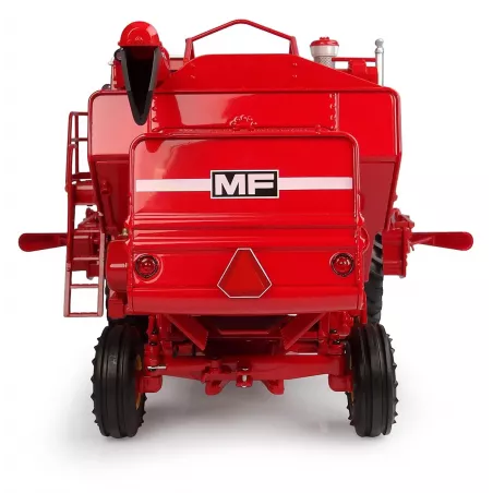 Miniatura a escala 1:32 de la cosechadora clásica Massey Ferguson 760 de Universal Hobbies para coleccionistas.