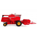Miniatura a escala 1:32 de la cosechadora clásica Massey Ferguson 760 de Universal Hobbies para coleccionistas.