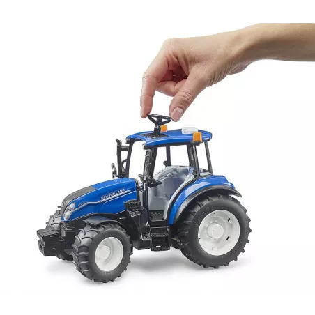 Tractor de juguete New Holland T5.120 de Bruder a escala 1:16