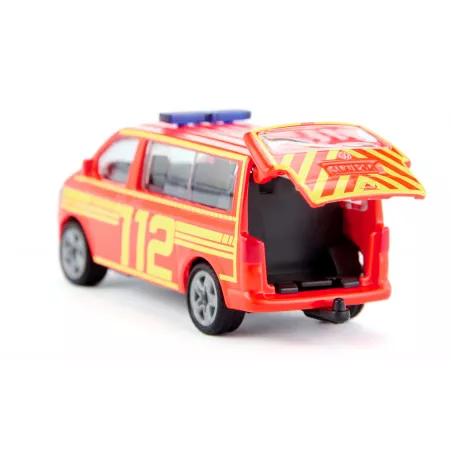 Vehículo de bomberos de juguete VW T5 de Siku en miniatura metálica con enganche de remolque.