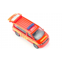Vehículo de bomberos de juguete VW T5 de Siku en miniatura metálica con enganche de remolque.