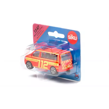 Vehículo de bomberos de juguete VW T5 de Siku en miniatura metálica con enganche de remolque.