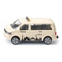 Taxi de juguete VW T5 de Siku con neumáticos de goma y enganche para remolque.
