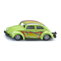 Coche de juguete VW Escarabajo personalizado SIKU tuning con neumáticos anchos y carrocería deportiva.