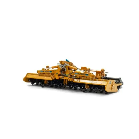 Grada rotativa Alpego Poker con rodillo packer para preparación y acondicionamiento del suelo agrícola.
