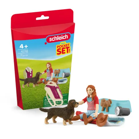 Set Schleich de Hannah con perro teckel, saco de dormir y accesorios para acampar en el establo de juguete.