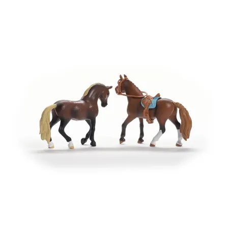 Set de iniciación Paso Peruano de Schleich HORSE CLUB con figuras de yegua, semental, silla de montar y bridas.