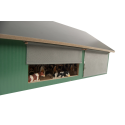 Cobertizo para vacas de juguete en madera a escala 1:32 con techo desmontable.