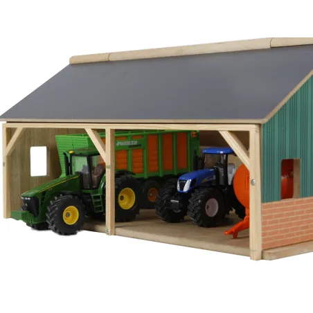 Hangar de madera a escala 1:50 para tractores de juguete con techo abatible.