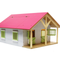 Establo de juguete de madera rosa con dos compartimentos y techo abatible a escala 1:24.