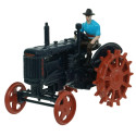 Miniatura a escala 1:32 del tractor clásico Fordson Major con ruedas de hierro de la marca Britains.