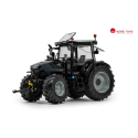 Tractor a escala 1:32 Deutz 6135C RVshift Warrior Black en color negro mate para coleccionistas.